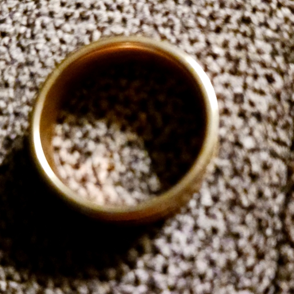 I am  selling  my gold  ring